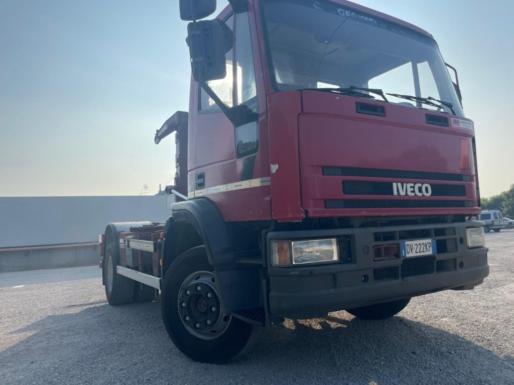 FIAT IVECO EUROCARGO 150E23 - Kamion vetëngarkues: foto 2 FIAT IVECO EUROCARGO 150E23 - Kamion vetëngarkues: foto 2
