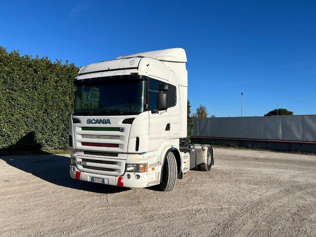 SCANIA R420 TRATTORE - Gjysmë-kamion: foto 1 SCANIA R420 TRATTORE - Gjysmë-kamion: foto 1
