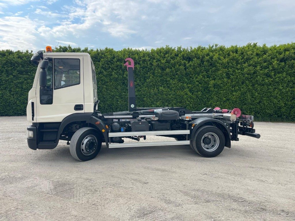 IVECO EUROCARGO 120E22 SCARRABILE - Kamion vetëngarkues: foto 2 IVECO EUROCARGO 120E22 SCARRABILE - Kamion vetëngarkues: foto 2