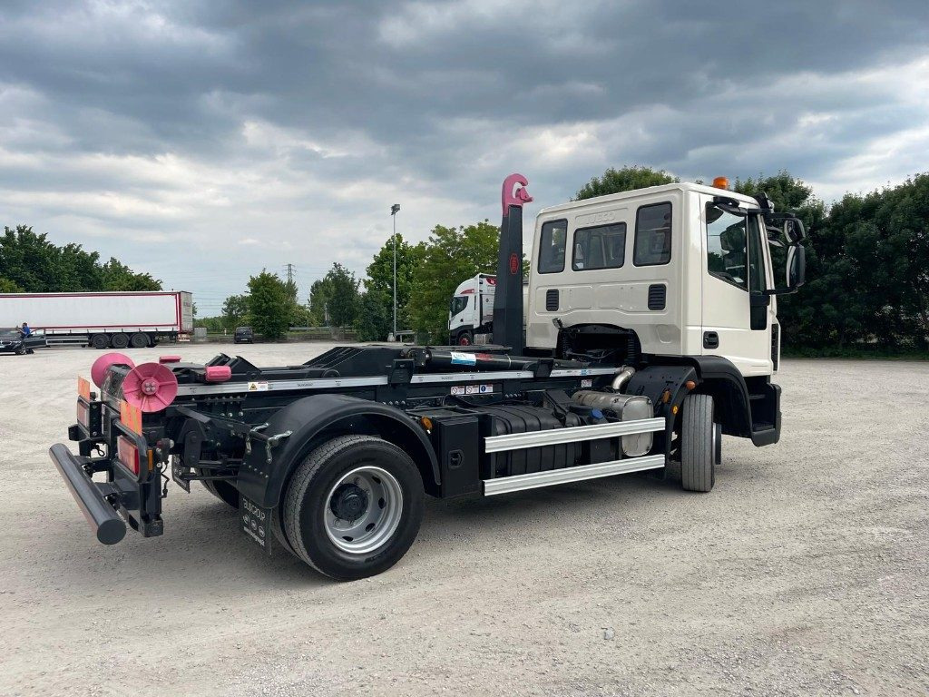 IVECO EUROCARGO 120E22 SCARRABILE - Kamion vetëngarkues: foto 5 IVECO EUROCARGO 120E22 SCARRABILE - Kamion vetëngarkues: foto 5