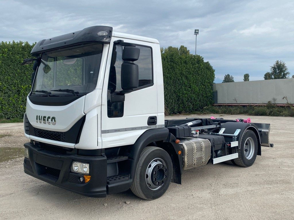 IVECO EUROCARGO 120E25 SCARRABILE - Kamion vetëngarkues: foto 1 IVECO EUROCARGO 120E25 SCARRABILE - Kamion vetëngarkues: foto 1