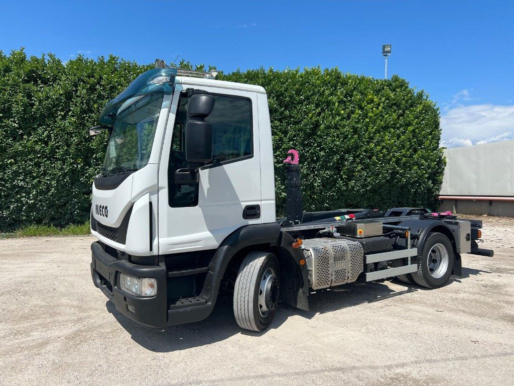 IVECO EUROCARGO 120E28 CON SCARRABILE NUOVO - Kamion vetëngarkues: foto 1 IVECO EUROCARGO 120E28 CON SCARRABILE NUOVO - Kamion vetëngarkues: foto 1