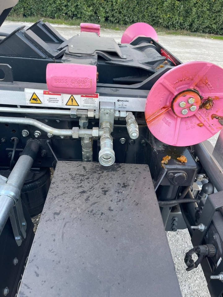 Kamion vetëngarkues IVECO EUROCARGO 160E32 CON SCARRABILE NUOVO: foto 9 Kamion vetëngarkues IVECO EUROCARGO 160E32 CON SCARRABILE NUOVO: foto 9