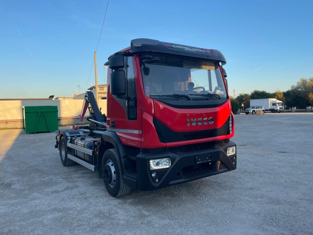 IVECO EUROCARGO 160E32 CON SCARRABILE NUOVO - Kamion vetëngarkues: foto 3 IVECO EUROCARGO 160E32 CON SCARRABILE NUOVO - Kamion vetëngarkues: foto 3