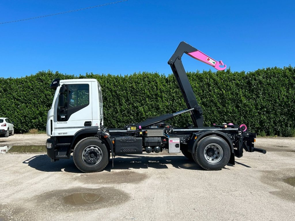 IVECO EUROCARGO 180E32K NUOVO SCARRABILE - Kamion vetëngarkues: foto 3 IVECO EUROCARGO 180E32K NUOVO SCARRABILE - Kamion vetëngarkues: foto 3