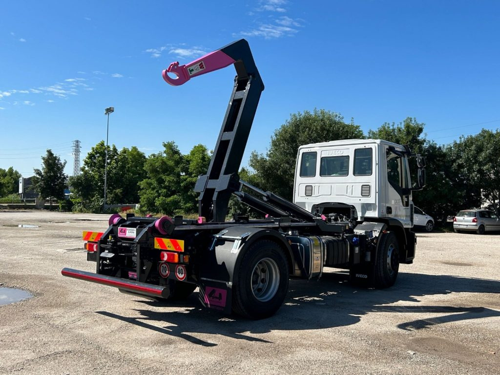 IVECO EUROCARGO 180E32K NUOVO SCARRABILE - Kamion vetëngarkues: foto 5 IVECO EUROCARGO 180E32K NUOVO SCARRABILE - Kamion vetëngarkues: foto 5