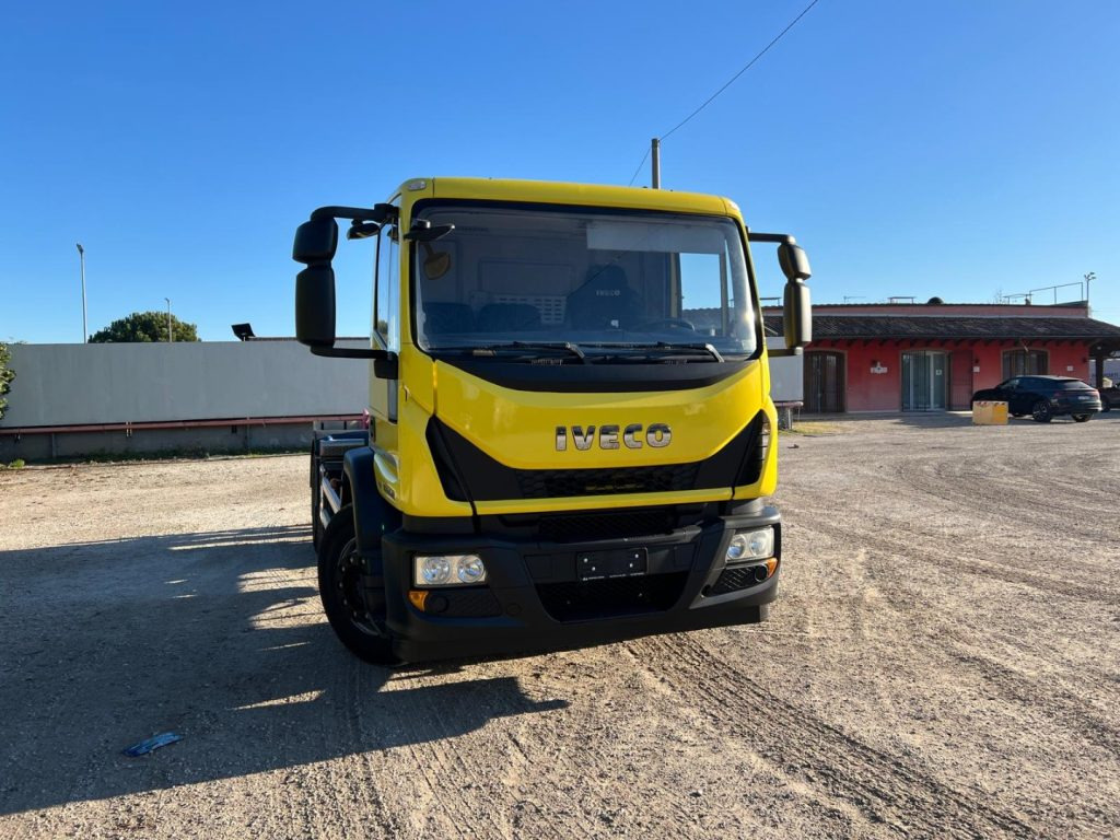 Kamion vetëngarkues IVECO EUROCARGO 180EL28 SCARRABILE: foto 10