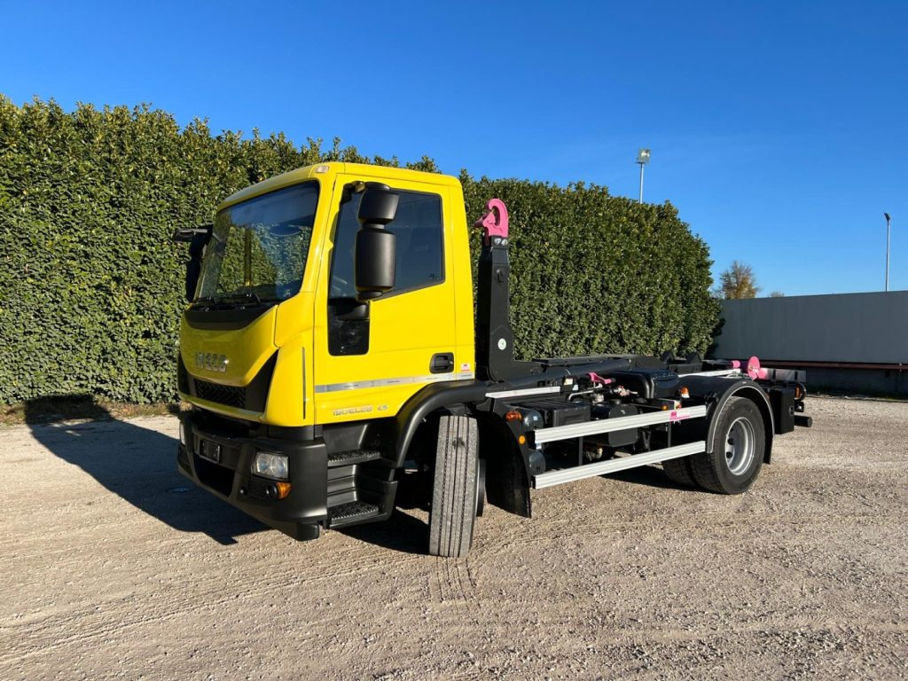 IVECO EUROCARGO 180EL28 SCARRABILE - Kamion vetëngarkues: foto 1 IVECO EUROCARGO 180EL28 SCARRABILE - Kamion vetëngarkues: foto 1