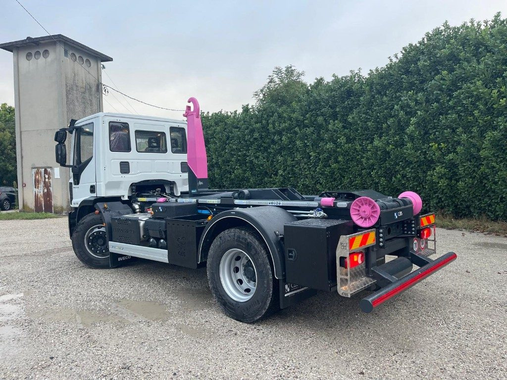 IVECO EUROCARGO 180K32 SCARRABILE NUOVO - Kamion vetëngarkues: foto 3 IVECO EUROCARGO 180K32 SCARRABILE NUOVO - Kamion vetëngarkues: foto 3