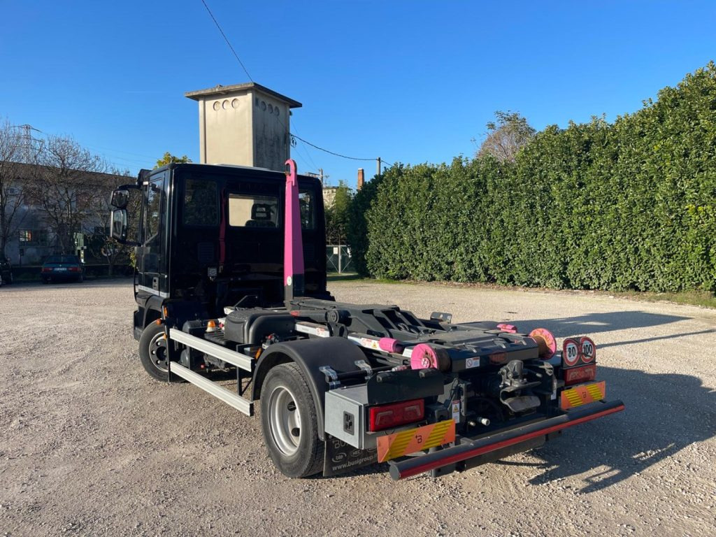 IVECO EUROCARGO 75E18 CON SCARRABILE NUOVO - Kamion vetëngarkues: foto 5 IVECO EUROCARGO 75E18 CON SCARRABILE NUOVO - Kamion vetëngarkues: foto 5