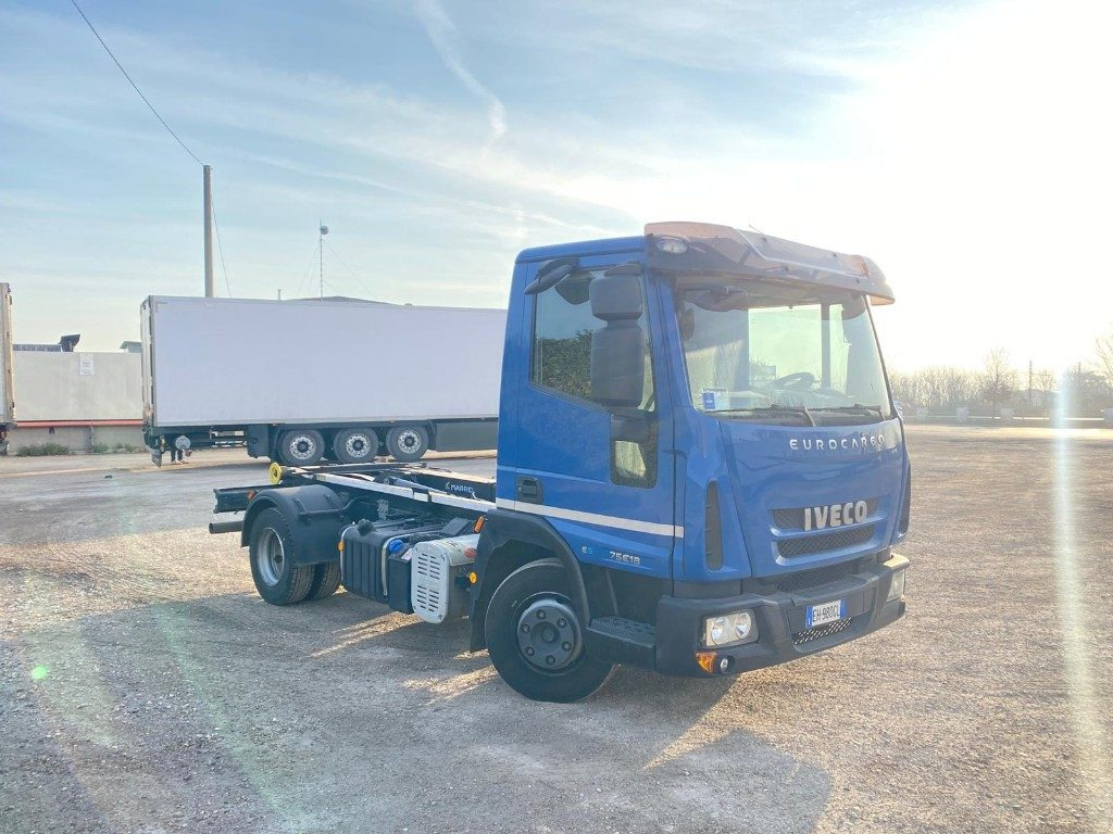 Kamion vetëngarkues IVECO EUROCARGO 75E18 SCARRABILE: foto 8