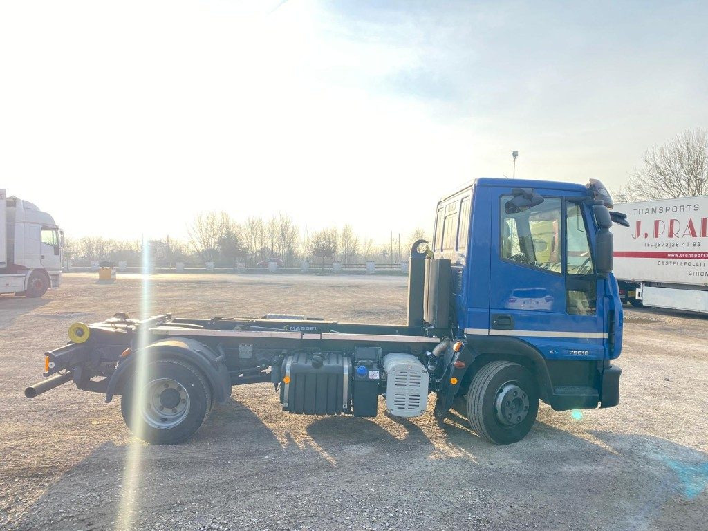 Kamion vetëngarkues IVECO EUROCARGO 75E18 SCARRABILE: foto 7