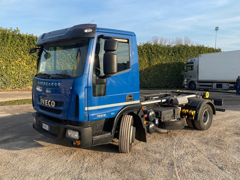 IVECO EUROCARGO 75E18 SCARRABILE - Kamion vetëngarkues: foto 1 IVECO EUROCARGO 75E18 SCARRABILE - Kamion vetëngarkues: foto 1