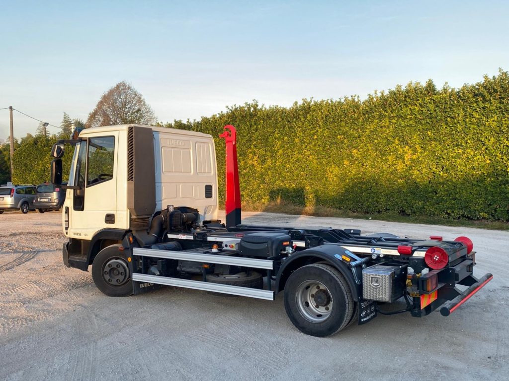 IVECO EUROCARGO 80 E18 CON IMPIANTO SCARRABILE NUO - Kamion vetëngarkues: foto 5 IVECO EUROCARGO 80 E18 CON IMPIANTO SCARRABILE NUO - Kamion vetëngarkues: foto 5