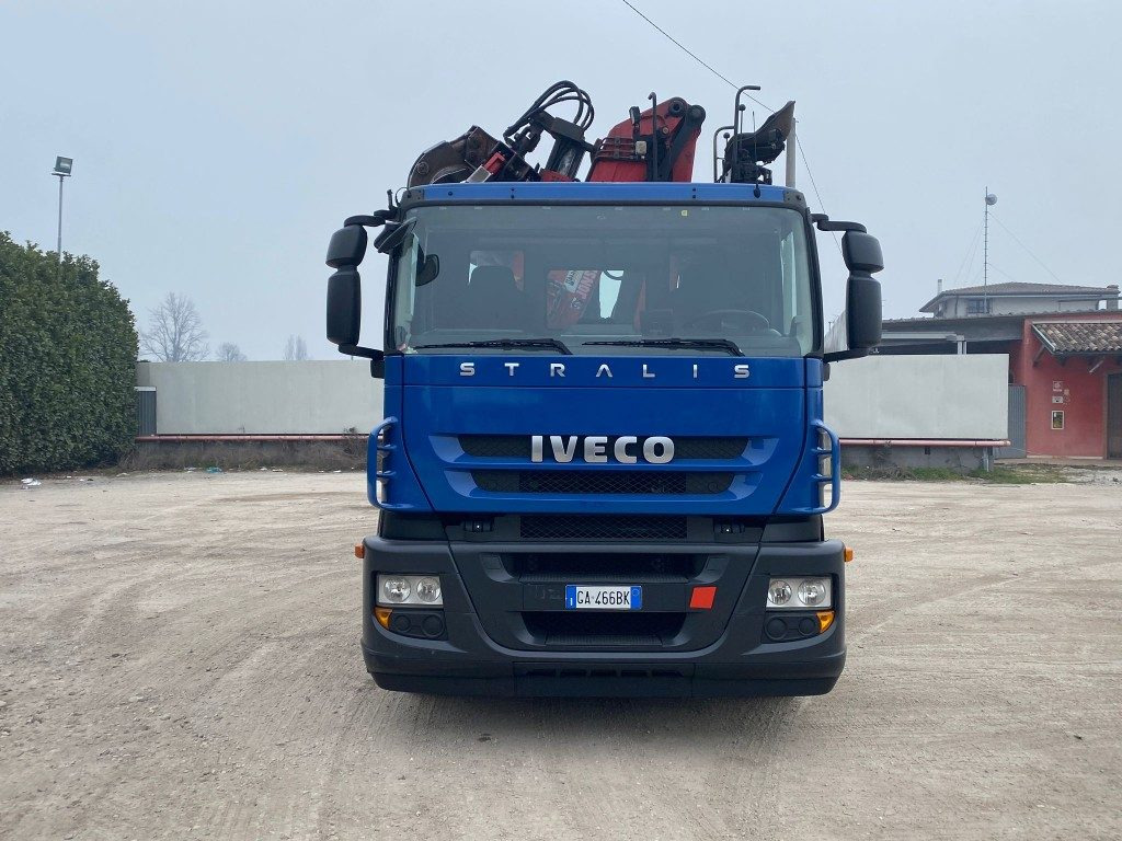 IVECO STRALIS 260.450 SCARRABILE CON GRU - Kamion vetëngarkues, Kamion me vinç: foto 2 IVECO STRALIS 260.450 SCARRABILE CON GRU - Kamion vetëngarkues, Kamion me vinç: foto 2