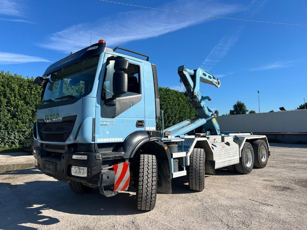IVECO TRAKKER 450 SCARRABILE - Kamion vetëngarkues: foto 1 IVECO TRAKKER 450 SCARRABILE - Kamion vetëngarkues: foto 1