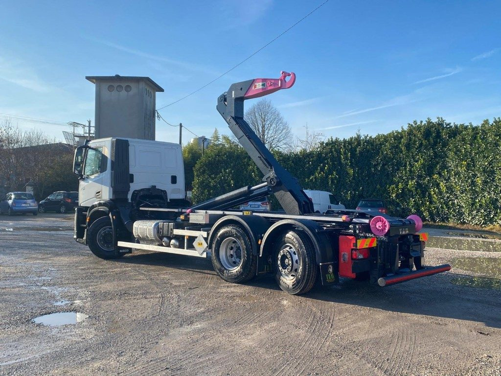 IVECO X-WAY AD280X48 NUOVO SCARRABILE PASSO 4500 - Kamion vetëngarkues: foto 4 IVECO X-WAY AD280X48 NUOVO SCARRABILE PASSO 4500 - Kamion vetëngarkues: foto 4