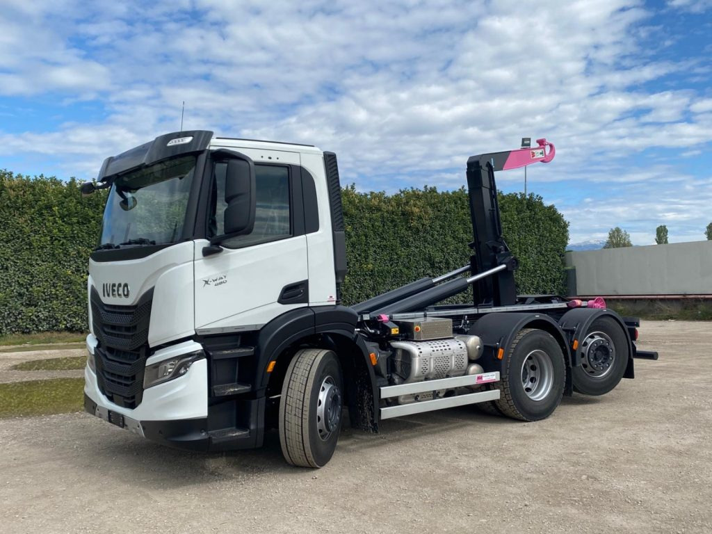 IVECO X-WAY AD280X48Y NUOVO SCARRABILE PASSO 3120 - Kamion vetëngarkues: foto 1 IVECO X-WAY AD280X48Y NUOVO SCARRABILE PASSO 3120 - Kamion vetëngarkues: foto 1