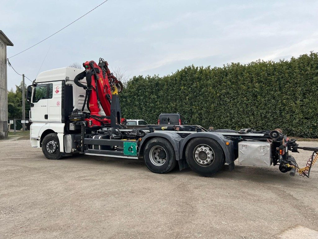 MAN TGX 26.480 SCARRABILE CON GRU - Kamion vetëngarkues, Kamion me vinç: foto 4 MAN TGX 26.480 SCARRABILE CON GRU - Kamion vetëngarkues, Kamion me vinç: foto 4