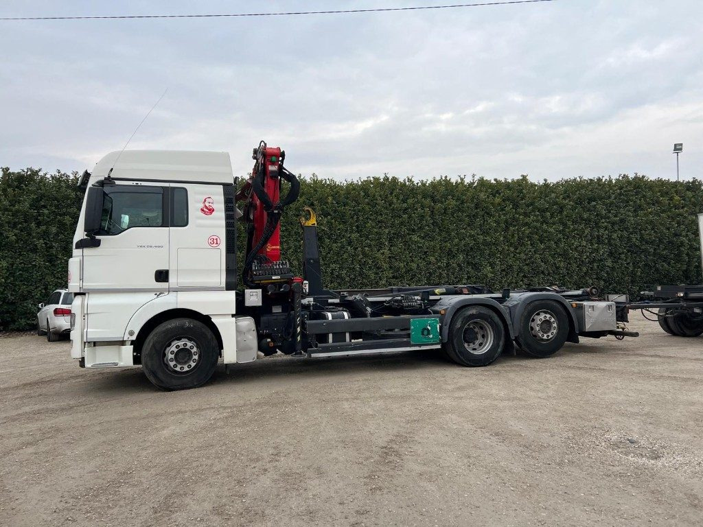 MAN TGX 26.480 SCARRABILE CON GRU - Kamion vetëngarkues: foto 3 MAN TGX 26.480 SCARRABILE CON GRU - Kamion vetëngarkues: foto 3