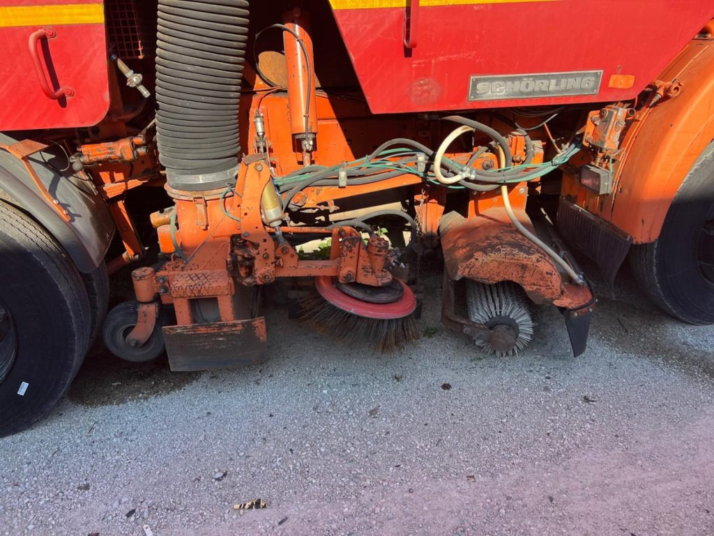 MERCEDES-BENZ MERCEDES AUTOSPAZZATRICE USATA - Makinë fshirëse për rrugët: foto 5 MERCEDES-BENZ MERCEDES AUTOSPAZZATRICE USATA - Makinë fshirëse për rrugët: foto 5