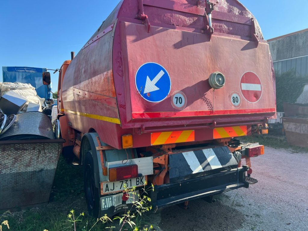 MERCEDES-BENZ MERCEDES AUTOSPAZZATRICE USATA - Makinë fshirëse për rrugët: foto 4 MERCEDES-BENZ MERCEDES AUTOSPAZZATRICE USATA - Makinë fshirëse për rrugët: foto 4