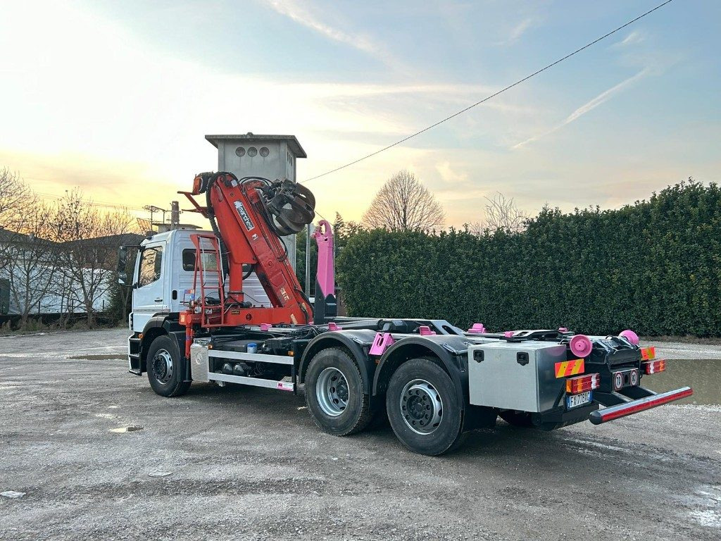 MERCEDES-BENZ MERCEDES AXOR 2533 SCARRABILE CON GRU E POLIPO - Kamion vetëngarkues: foto 3 MERCEDES-BENZ MERCEDES AXOR 2533 SCARRABILE CON GRU E POLIPO - Kamion vetëngarkues: foto 3