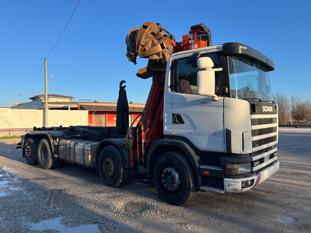 SCANIA CV R124 SCARRABILE CON GRU E POLIPO - Kamion vetëngarkues: foto 4 SCANIA CV R124 SCARRABILE CON GRU E POLIPO - Kamion vetëngarkues: foto 4