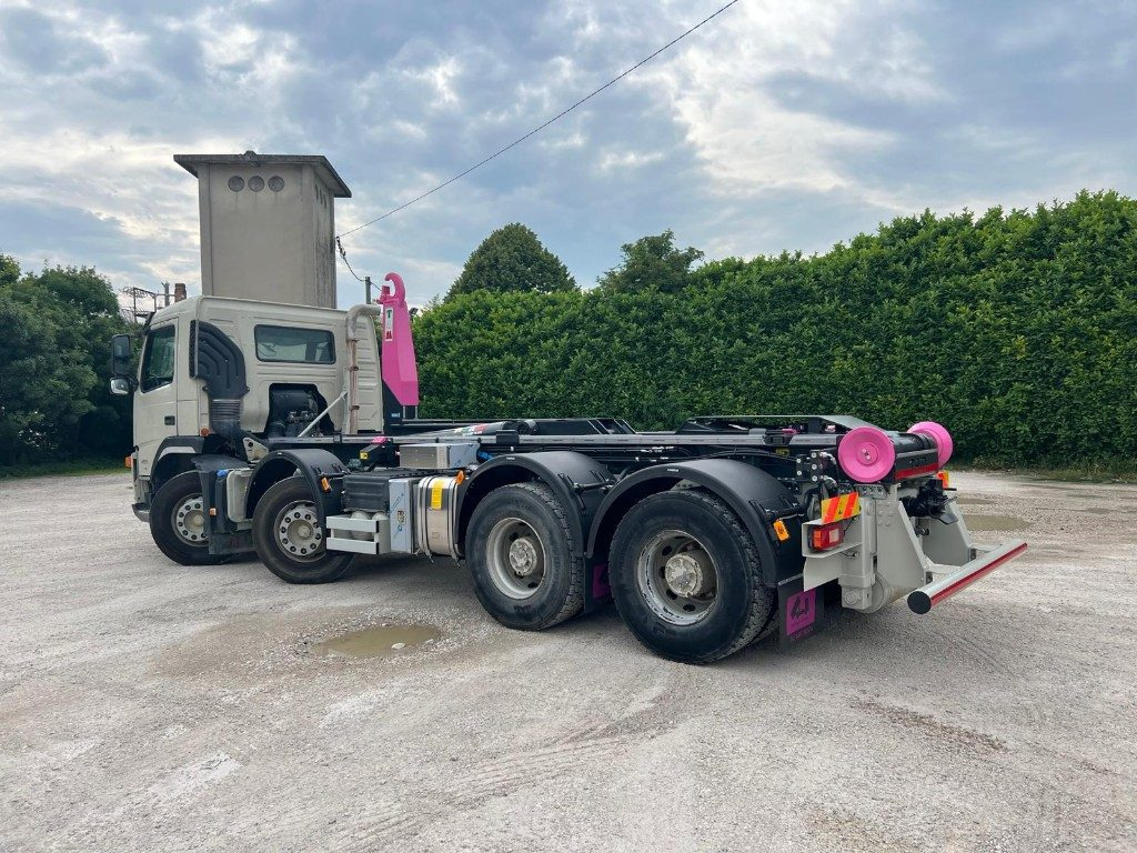 VOLVO FM480 SCARRABILE 8X4 - Kamion vetëngarkues: foto 3 VOLVO FM480 SCARRABILE 8X4 - Kamion vetëngarkues: foto 3