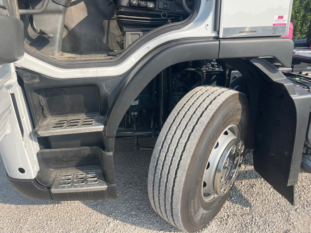 VOLVO FM9 SCARRABILE - Kamion vetëngarkues: foto 3 VOLVO FM9 SCARRABILE - Kamion vetëngarkues: foto 3