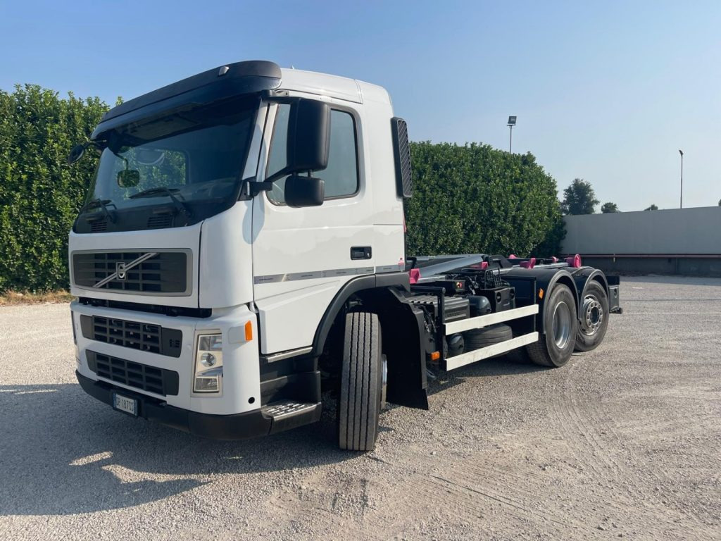 VOLVO FM9 SCARRABILE - Kamion vetëngarkues: foto 1 VOLVO FM9 SCARRABILE - Kamion vetëngarkues: foto 1