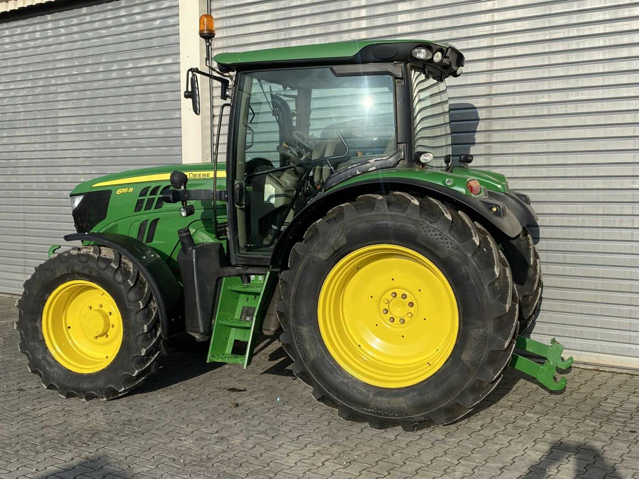 John Deere 6115R - Traktor: foto 4 John Deere 6115R - Traktor: foto 4
