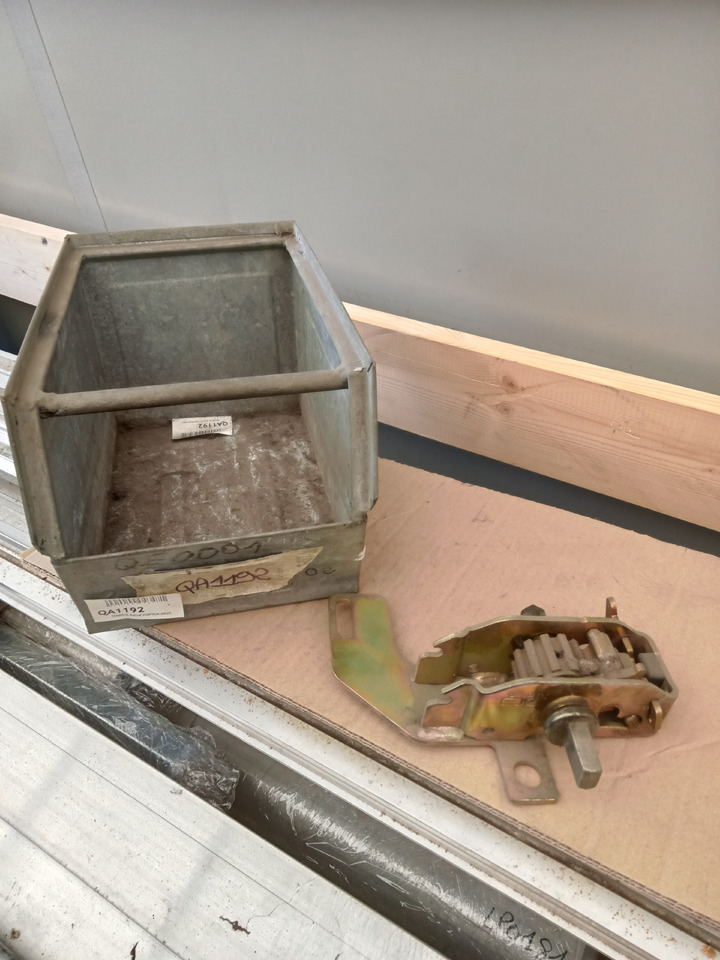 Trouillet TENDEUR BACHE PORTEUR DROIT - Trupi dhe të jashtme: foto 1 Trouillet TENDEUR BACHE PORTEUR DROIT - Trupi dhe të jashtme: foto 1