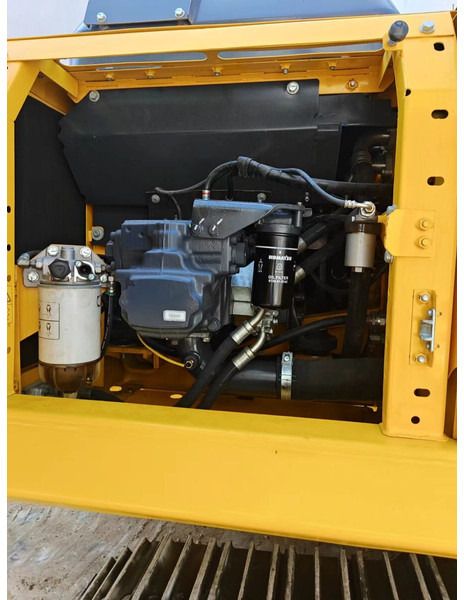 Komatsu PC220-8 - Ekskavator me zinxhirë: foto 4 Komatsu PC220-8 - Ekskavator me zinxhirë: foto 4