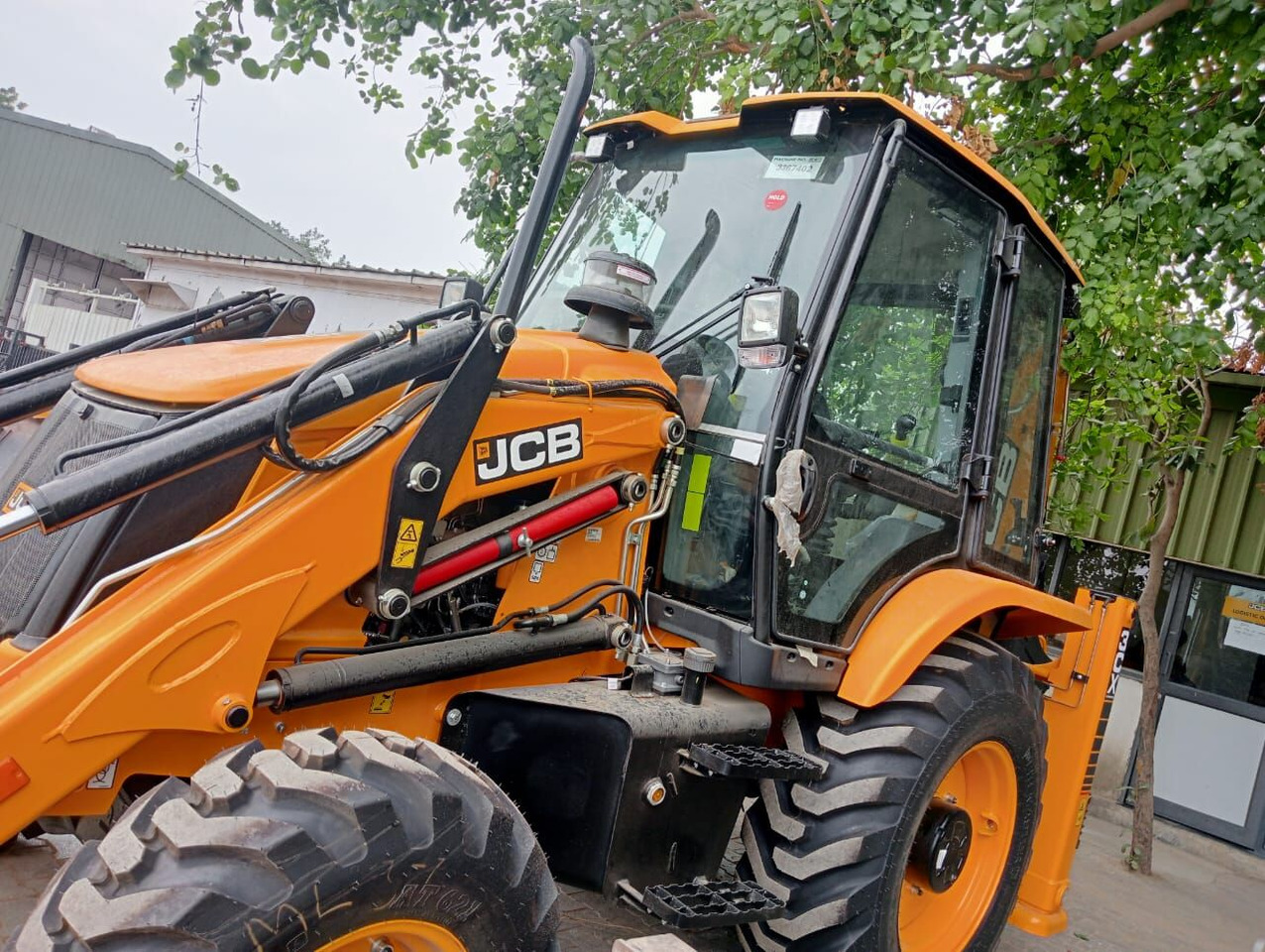 New JCB 3CX backhoe loader - Fadromë me shkarkim nga prapa: foto 2 New JCB 3CX backhoe loader - Fadromë me shkarkim nga prapa: foto 2