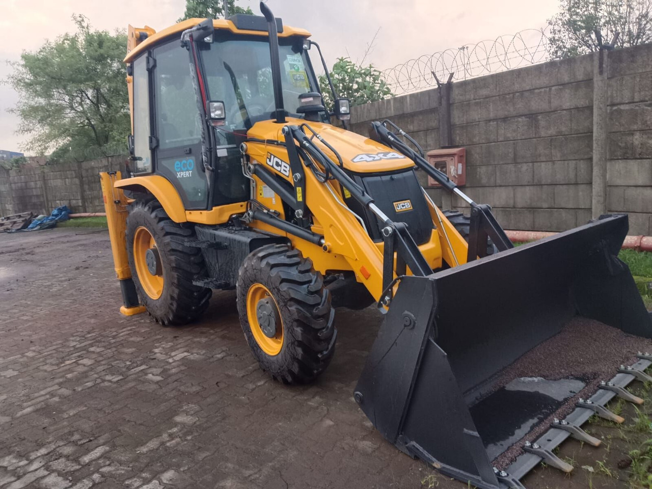 New JCB 3DX backhoe loader - Fadromë me shkarkim nga prapa: foto 2 New JCB 3DX backhoe loader - Fadromë me shkarkim nga prapa: foto 2