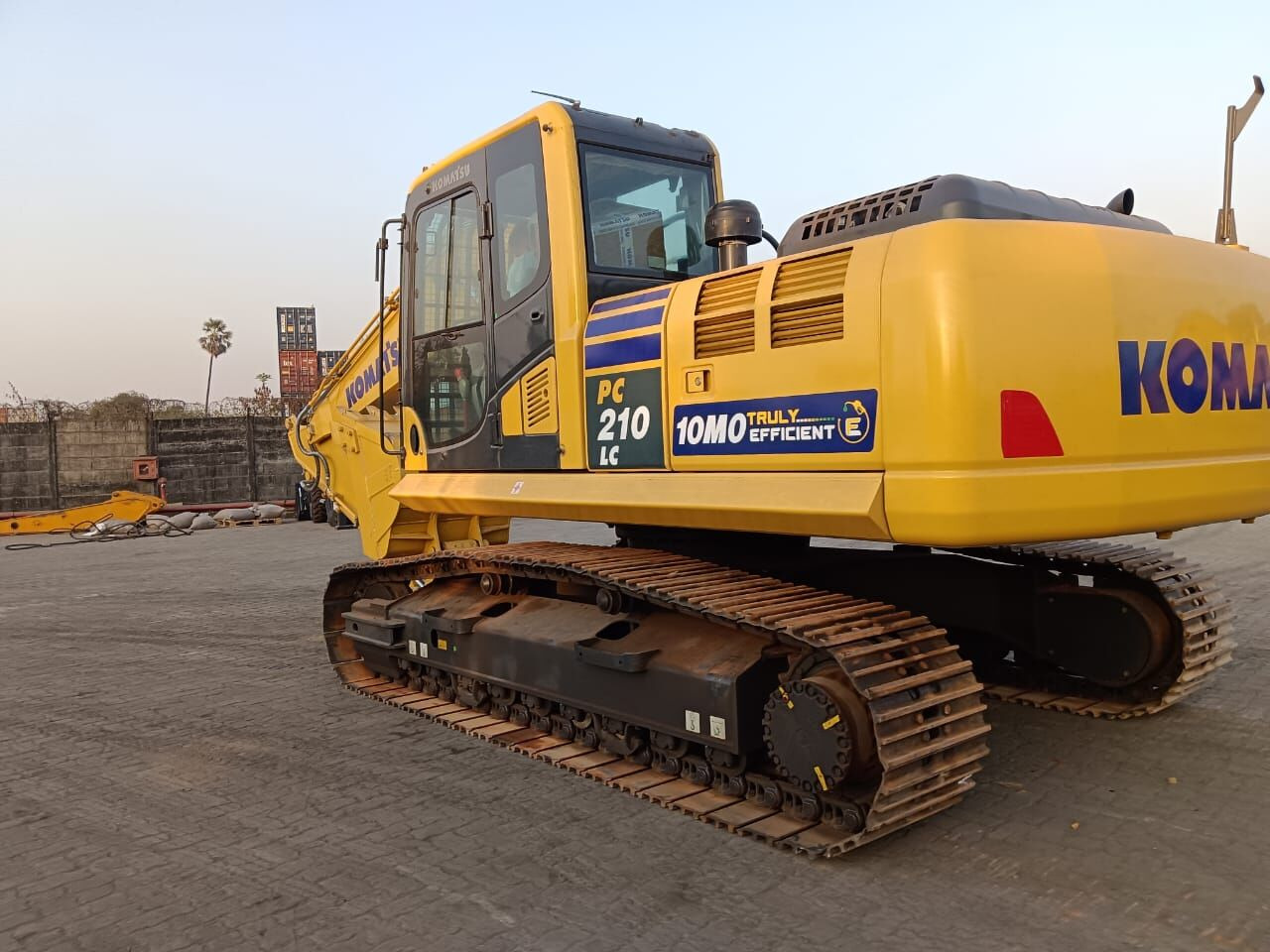 New Komatsu PC210 tracked excavator - Ekskavator me zinxhirë: foto 1 New Komatsu PC210 tracked excavator - Ekskavator me zinxhirë: foto 1