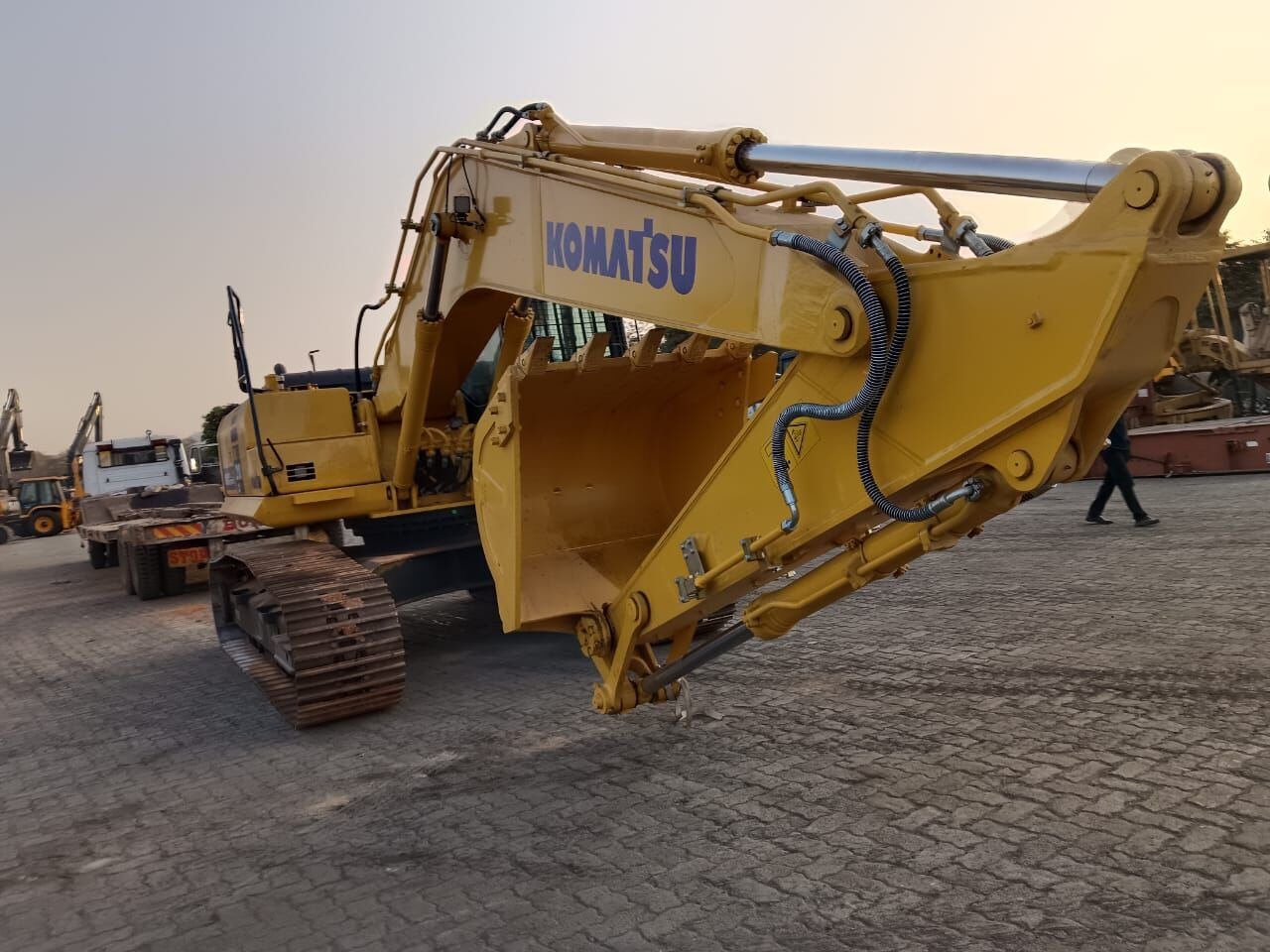 New Komatsu PC210 tracked excavator - Ekskavator me zinxhirë: foto 4 New Komatsu PC210 tracked excavator - Ekskavator me zinxhirë: foto 4