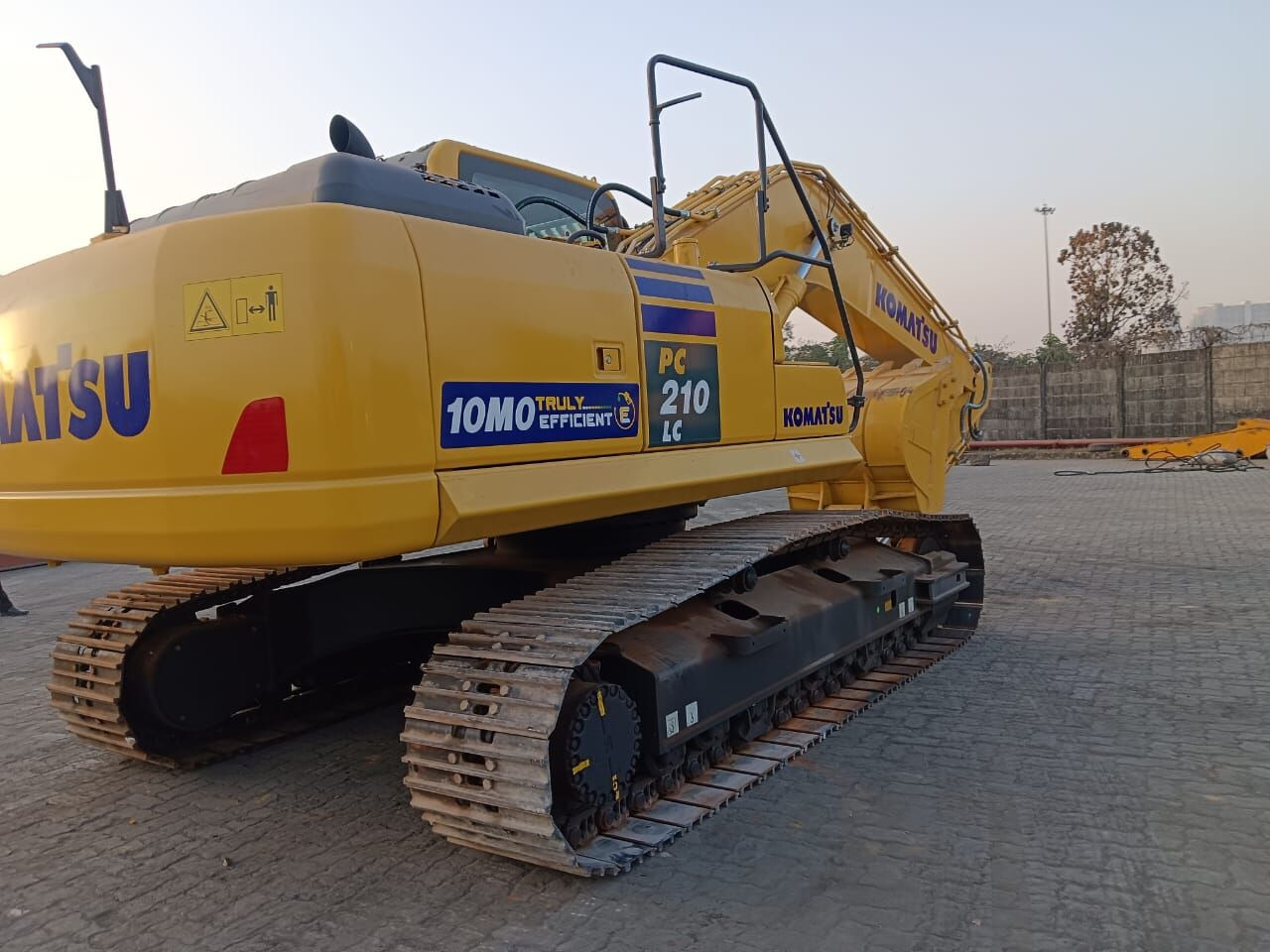 New Komatsu PC210 tracked excavator - Ekskavator me zinxhirë: foto 2 New Komatsu PC210 tracked excavator - Ekskavator me zinxhirë: foto 2