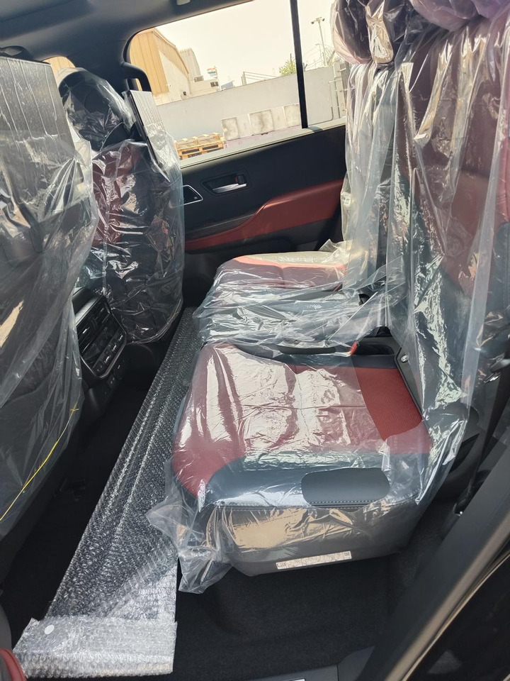Veturë i ri Toyota Land Cruiser VXR: foto 6