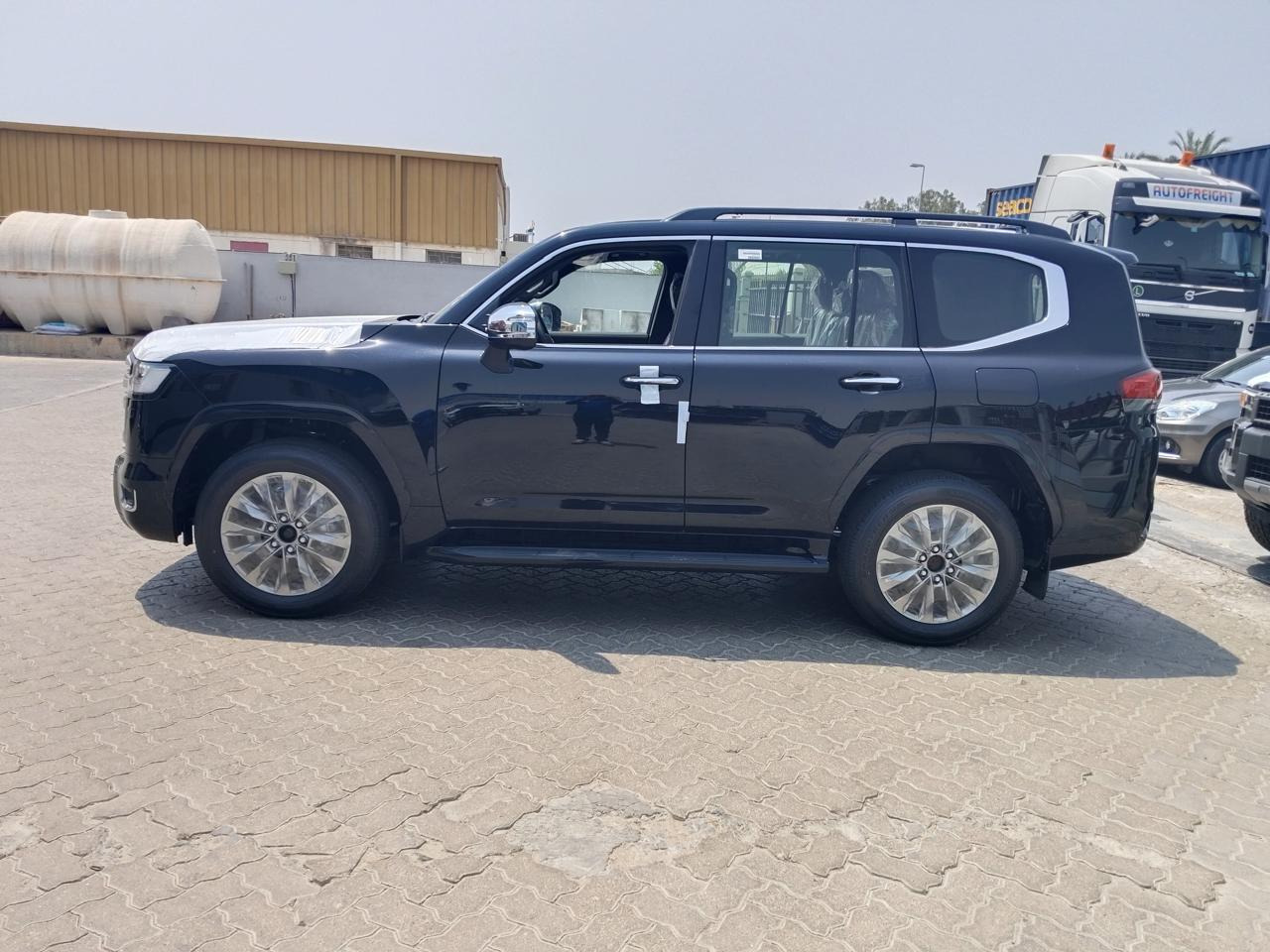 Toyota Land Cruiser VXR - Veturë: foto 1 Toyota Land Cruiser VXR - Veturë: foto 1
