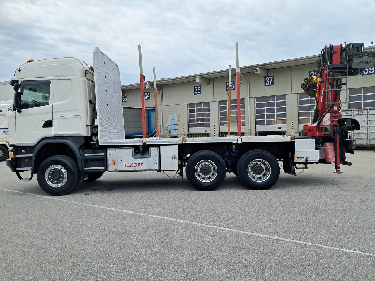 SCANIA G 490 6x6 Blatt-Blatt | Klima | Schaltgetriebe | Euro 6 | Penz-Kran 12Z | - Kamion për transport druri, Kamion me vinç: foto 4 SCANIA G 490 6x6 Blatt-Blatt | Klima | Schaltgetriebe | Euro 6 | Penz-Kran 12Z | - Kamion për transport druri, Kamion me vinç: foto 4