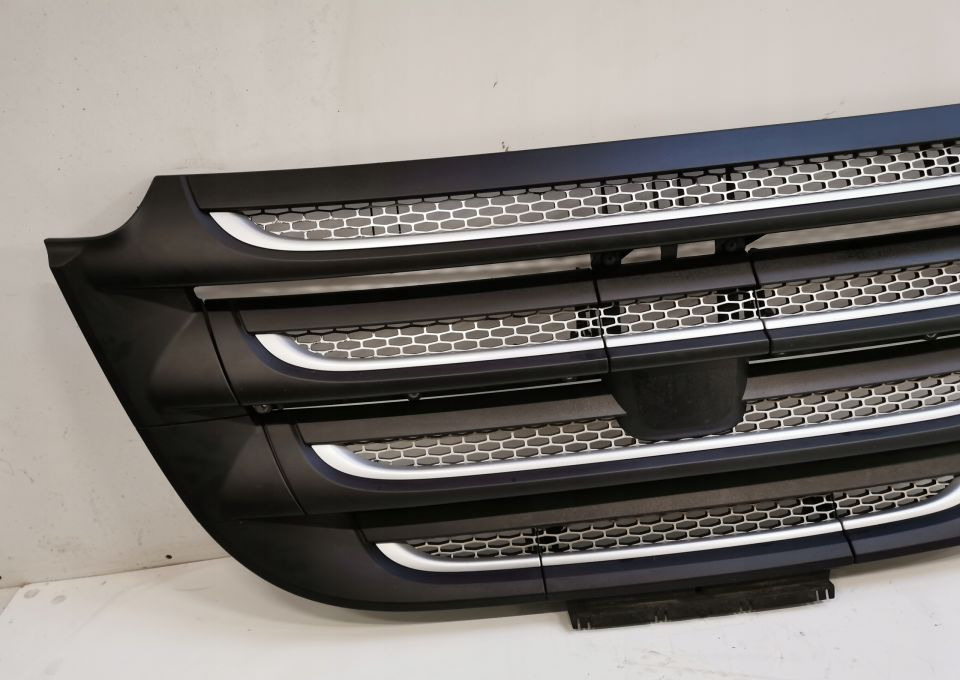 GRILL ATRAPA DAF XF 106 lift ORYGINAŁ 2048272 - Grilë për Kamioni: foto 2 GRILL ATRAPA DAF XF 106 lift ORYGINAŁ 2048272 - Grilë për Kamioni: foto 2