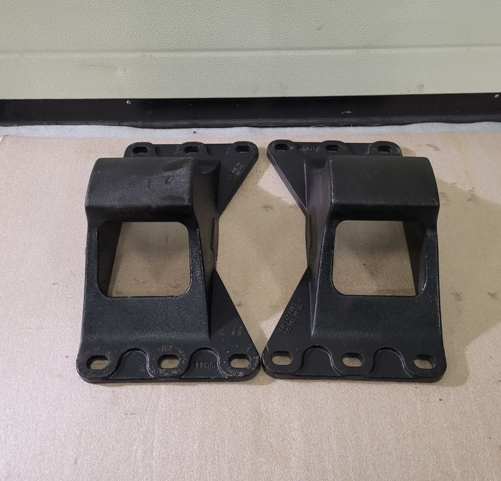 ŁAPY MOCOWANIE SIODŁA JOST 185MM - Bashkues i rrotës së pestë për Kamioni: foto 1 ŁAPY MOCOWANIE SIODŁA JOST 185MM - Bashkues i rrotës së pestë për Kamioni: foto 1