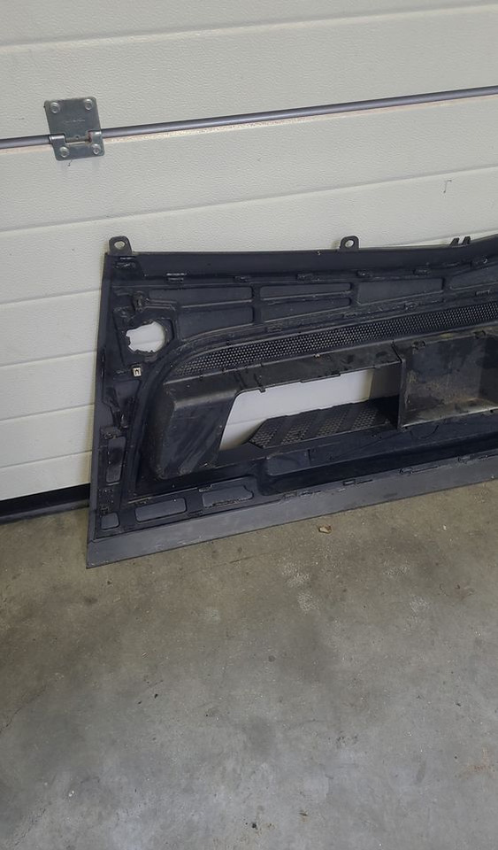 ZDERZAK MERCEDES ACTROS MP4 ORYGINAŁ - Parakolp për Kamioni: foto 4 ZDERZAK MERCEDES ACTROS MP4 ORYGINAŁ - Parakolp për Kamioni: foto 4