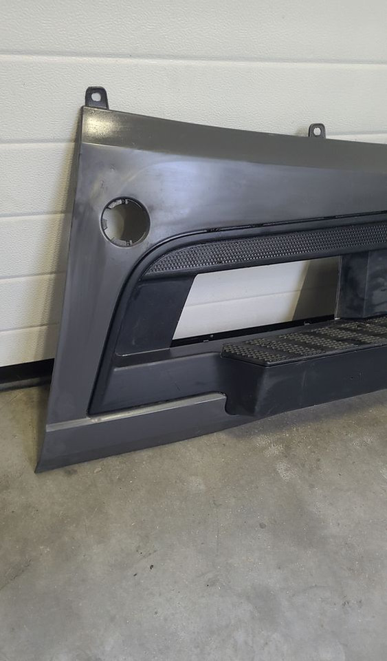 ZDERZAK MERCEDES ACTROS MP4 ORYGINAŁ - Parakolp për Kamioni: foto 2 ZDERZAK MERCEDES ACTROS MP4 ORYGINAŁ - Parakolp për Kamioni: foto 2