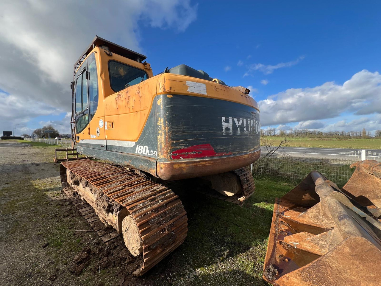 HYUNDAI ROBEX180L0-9 - Ekskavator me zinxhirë: foto 2 HYUNDAI ROBEX180L0-9 - Ekskavator me zinxhirë: foto 2