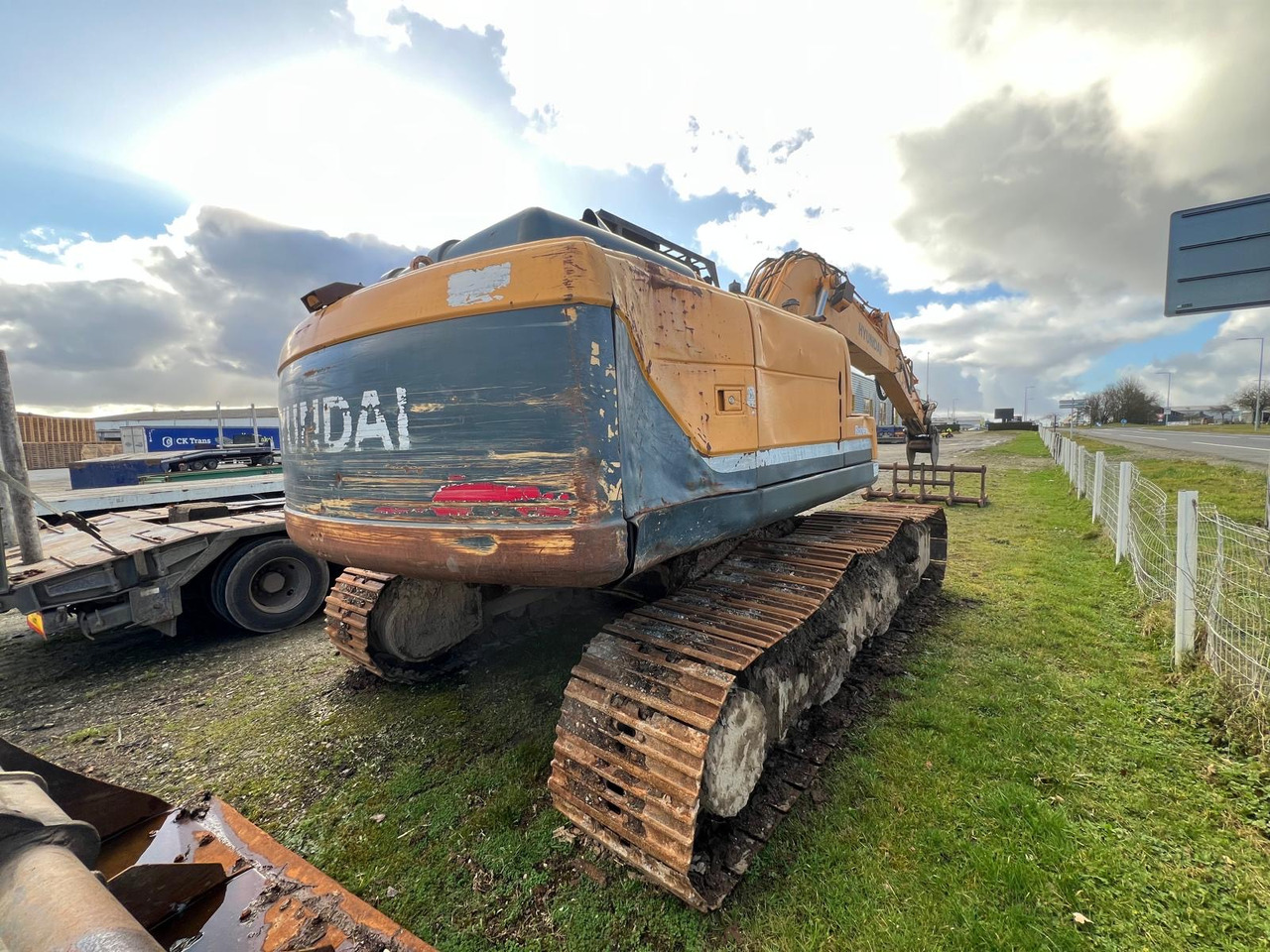 HYUNDAI ROBEX180L0-9 - Ekskavator me zinxhirë: foto 4 HYUNDAI ROBEX180L0-9 - Ekskavator me zinxhirë: foto 4