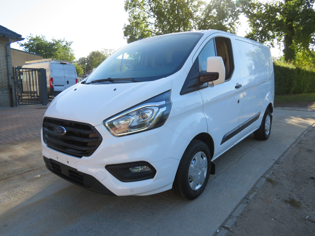 Ford Transit Custom 2.0 Trend - Furgon i vogël: foto 3 Ford Transit Custom 2.0 Trend - Furgon i vogël: foto 3