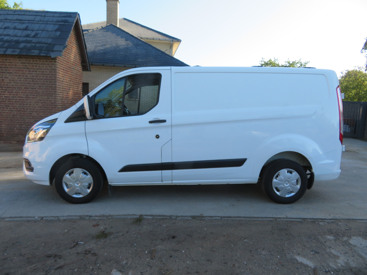 Ford Transit Custom 2.0 Trend - Furgon i vogël: foto 4 Ford Transit Custom 2.0 Trend - Furgon i vogël: foto 4